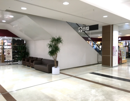 1F 北エスカレーター横