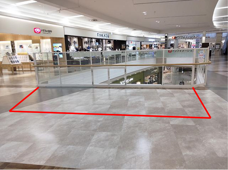 西館2F　センターブリッジ