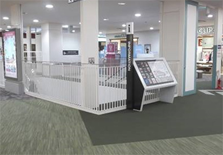 (3)3F 中央エスカレーター前