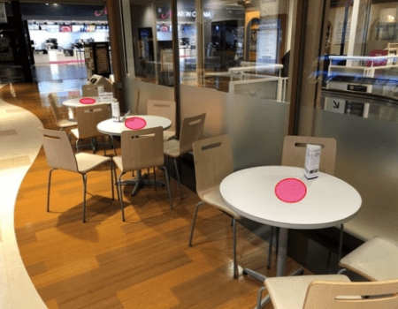 休憩コーナーテーブル