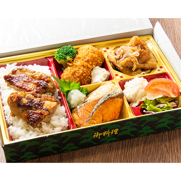 12品目以上の食材の贅沢彩弁当