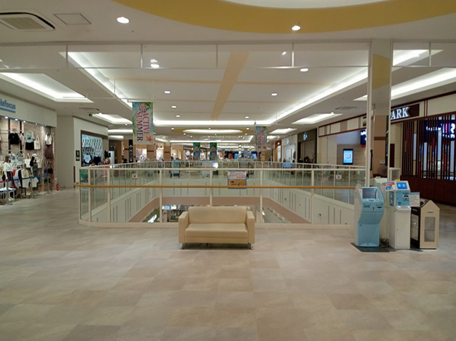 2F モール通路①