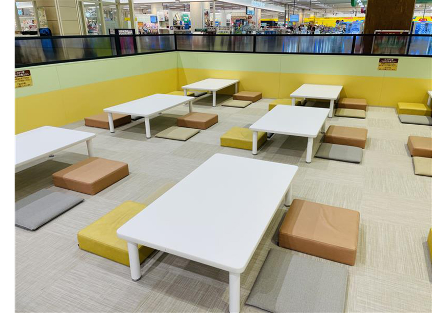 フードコート 小上がり席