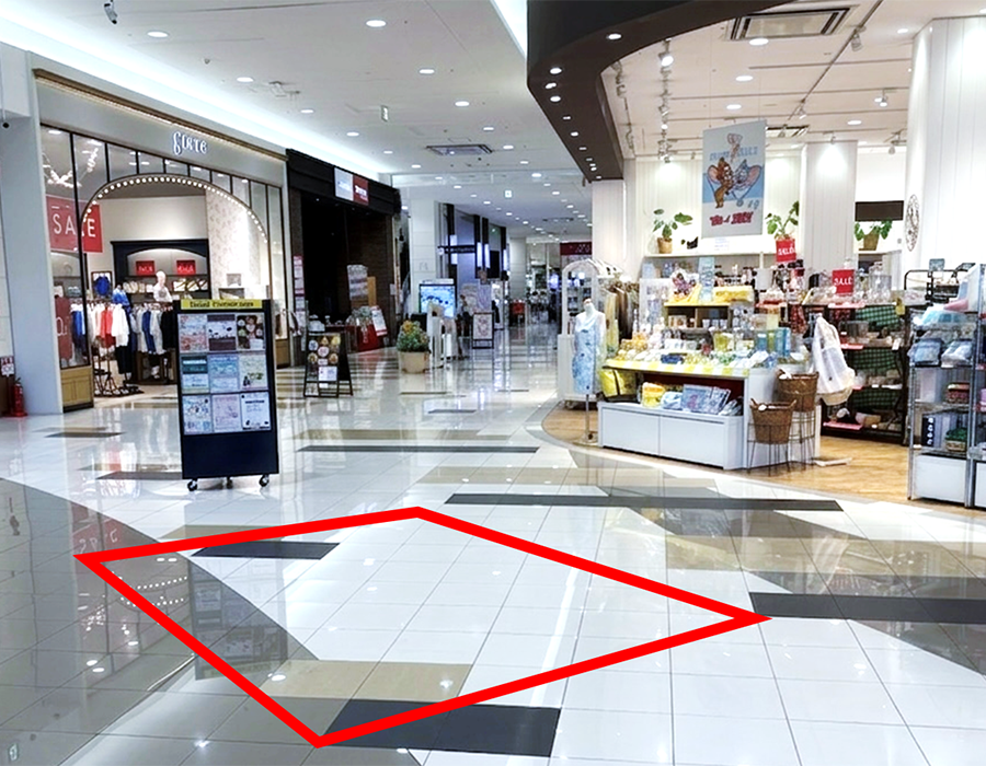 1F ワンズテラス前(通路)