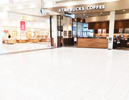 1F セントラルコート横