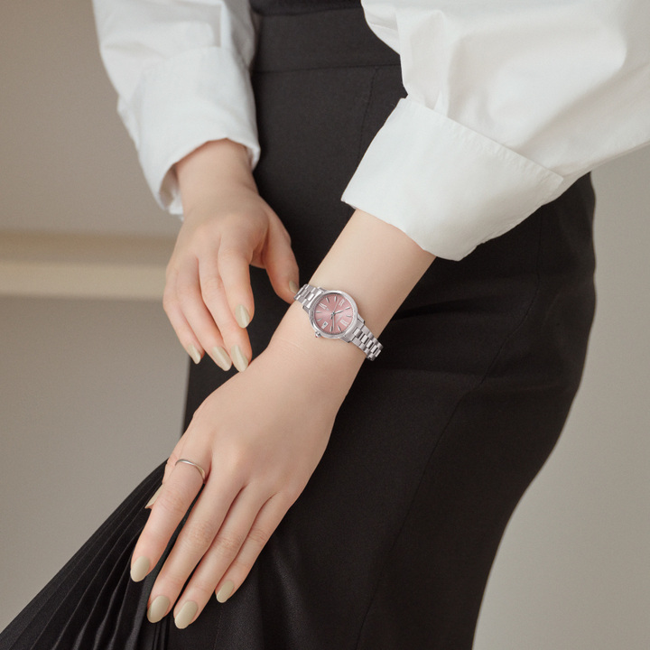 SEIKO LUKIA(セイコー ルキア)より、 トレンドの大人ピンクモデル - ザ