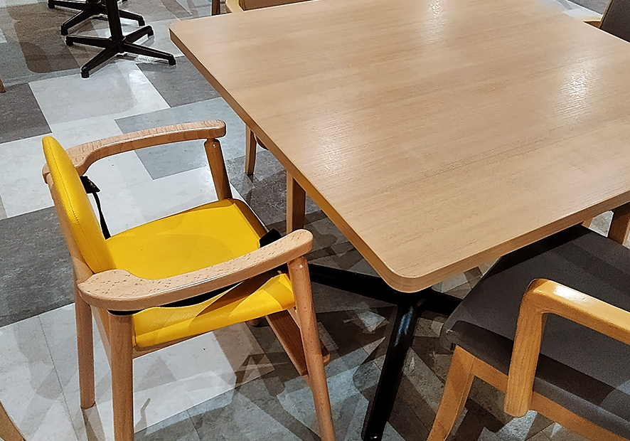 フードコートベビー用椅子