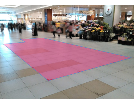 1F イオン前通路