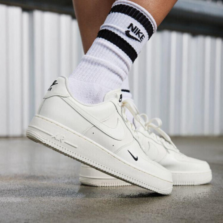 大人気】W AIR FORCE 1 '07 ESS TRK3 - ABC-MART SPORTS